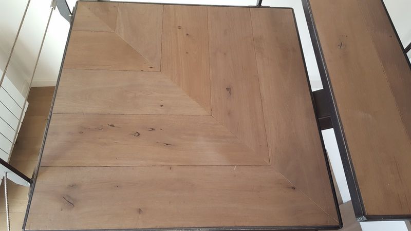 habillage d'un escalier en béton avec marche en chêne